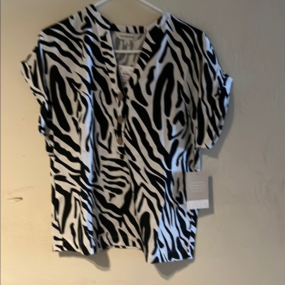 Black and White Graphic Short Sleeve Blouse with Mandarin Collar